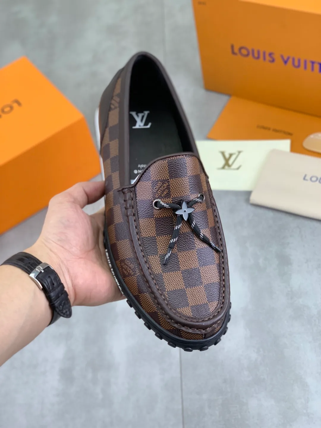 Men's Men's Shoes 💰P640 New Style 💶[LOUIS VUITTON] Water-dyed Niuli Original Order New Style 🍀LV Louis Vuitton *——Top version of LV classic leather shoes! Made of imported original calfskin, original leather side strips and wear-resistant high-end rubber outsole! High quality products! Color: black optional Size: 39-45